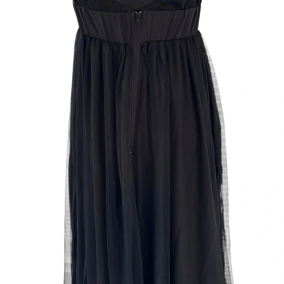 Black Maxi Dress with Elegant Silhouette - Picture 8 of 9